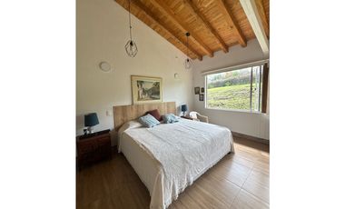 Se vende finca en construcción tradicional en unidad cerrada en La Cej