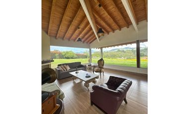 Se vende finca en construcción tradicional en unidad cerrada en La Cej