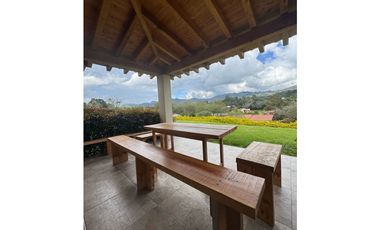 Se vende finca en construcción tradicional en unidad cerrada en La Cej