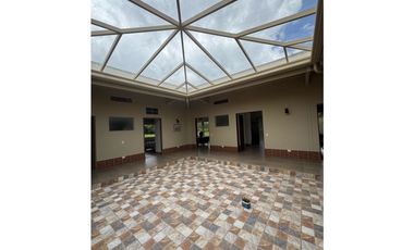 Se vende finca en construcción tradicional en unidad cerrada en La Cej
