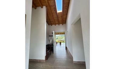 Se vende finca en construcción tradicional en unidad cerrada en La Cej