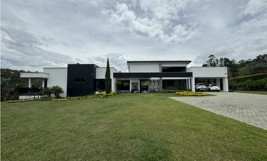 Venta casa campestre de un solo nivel en la Ceja Oriente Antioqueño