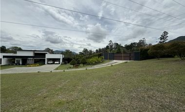 Venta casa campestre de un solo nivel en la Ceja Oriente Antioqueño