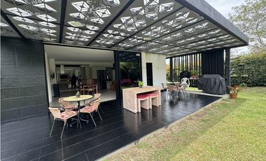 Venta casa campestre de un solo nivel en la Ceja Oriente Antioqueño