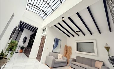 Amoblada HERMOSA Casa Laureles