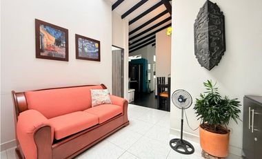 Amoblada HERMOSA Casa Laureles