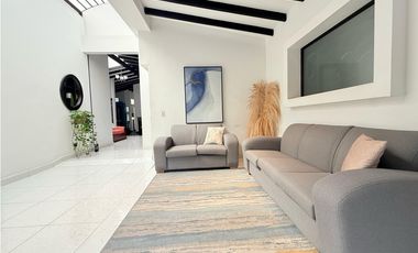 Amoblada HERMOSA Casa Laureles