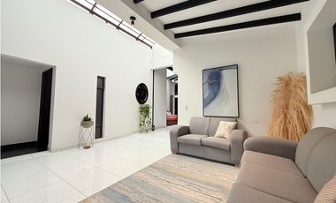 Amoblada HERMOSA Casa Laureles