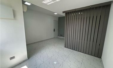 Una oficina perfecta / totalmente remodelada / Conquistadores