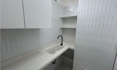 Una oficina perfecta / totalmente remodelada / Conquistadores