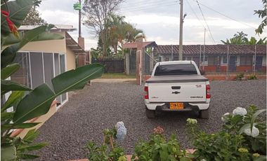 SE VENDE CASA CAMPESTRE CERCA  A QUIMBAYA AREA 3200 M2