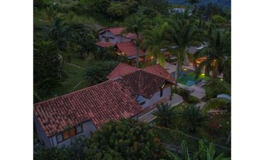 VENTA lujosa FINCA en Copacabana. Unidad cerrada.