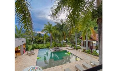 VENTA lujosa FINCA en Copacabana. Unidad cerrada.