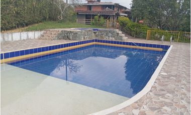 SE VENDE FINCA CON LAGOS EN ARABIA AREA