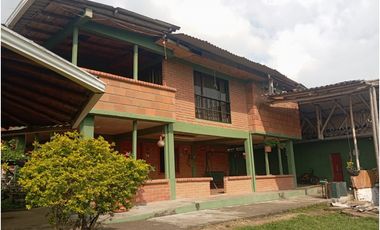 SE VENDE FINCA CON LAGOS EN ARABIA AREA