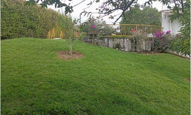 SE VENDE FINCA CON LAGOS EN ARABIA AREA