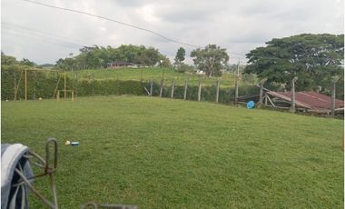 SE VENDE FINCA CON LAGOS EN ARABIA AREA