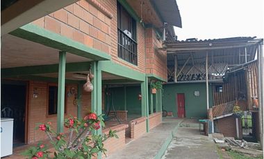 SE VENDE FINCA CON LAGOS EN ARABIA AREA