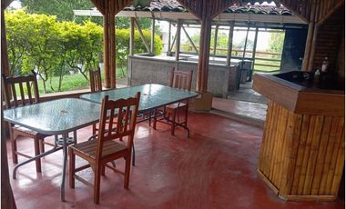 SE VENDE FINCA CON LAGOS EN ARABIA AREA