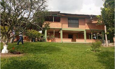 SE VENDE FINCA CON LAGOS EN ARABIA AREA