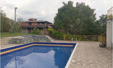 SE VENDE FINCA CON LAGOS EN ARABIA AREA