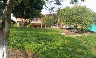 SE VENDE FINCA CON LAGOS EN ARABIA AREA