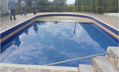 SE VENDE FINCA CON LAGOS EN ARABIA AREA