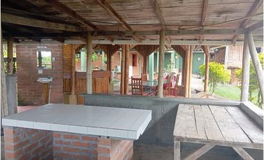 SE VENDE FINCA CON LAGOS EN ARABIA AREA