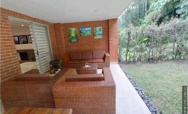 Acogedora casa Envig Montessori 315 M2 💰1980 Mill