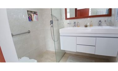 Apartamento remodelado, Poblado El Campestre, cerca La Frontera.