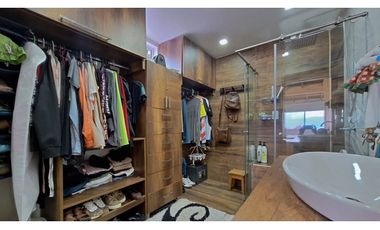 Excelente oportunidad, Casa con 3 Locales Comerciales en Robledo