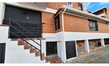 Excelente oportunidad, Casa con 3 Locales Comerciales en Robledo