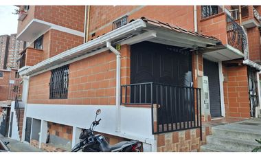 Excelente oportunidad, Casa con 3 Locales Comerciales en Robledo