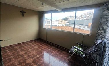 Quiroga: Casa de 4 Pisos + Terraza/ opción apartamento independiente