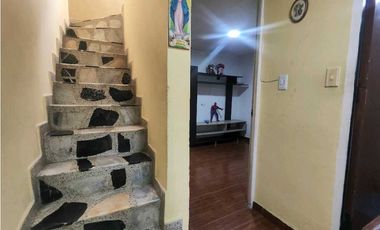 Quiroga: Casa de 4 Pisos + Terraza/ opción apartamento independiente