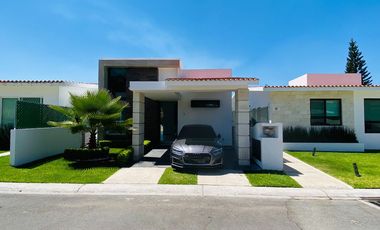 Casa en Fraccionamiento en Lomas de Cocoyoc Atlatlahucan - CAEN-1139-Fr