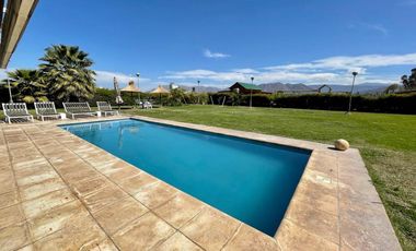 VENTA CASA DE CATEGORIA AMOBLADA EN RIVADAVIA.