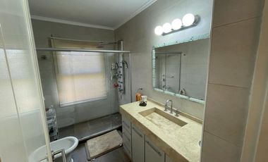 VENTA CASA DE CATEGORIA AMOBLADA EN RIVADAVIA.