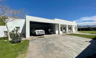 VENTA CASA DE CATEGORIA AMOBLADA EN RIVADAVIA.