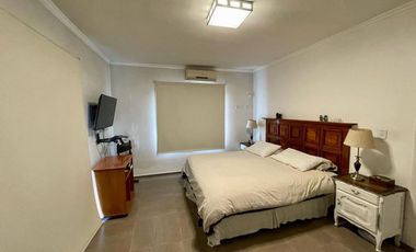 VENTA CASA DE CATEGORIA AMOBLADA EN RIVADAVIA.