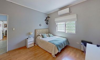 VENTA CASA CUATRO AMBIENTES LONGCHAMPS PILETA