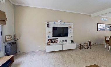 VENTA CASA CUATRO AMBIENTES LONGCHAMPS PILETA