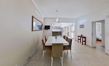 VENTA CASA CUATRO AMBIENTES LONGCHAMPS PILETA