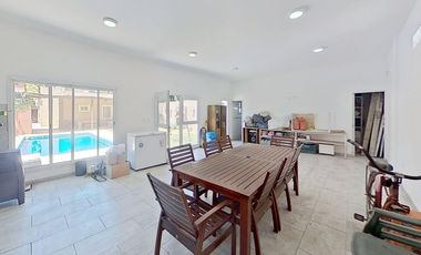VENTA CASA CUATRO AMBIENTES LONGCHAMPS PILETA