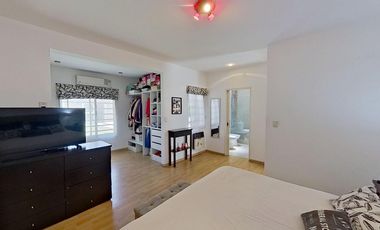 VENTA CASA CUATRO AMBIENTES LONGCHAMPS PILETA