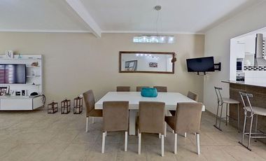 VENTA CASA CUATRO AMBIENTES LONGCHAMPS PILETA