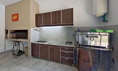 VENTA CASA CUATRO AMBIENTES LONGCHAMPS PILETA