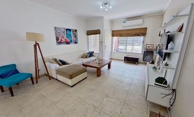 VENTA CASA CUATRO AMBIENTES LONGCHAMPS PILETA