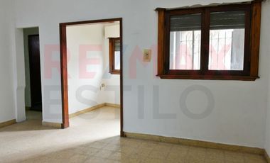 VENTA - CASA - BERISSO - 2 DORMS, ESTUDIO Y JARDÍN