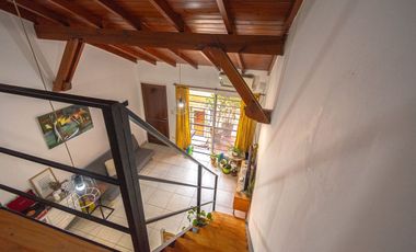 Venta PH 2 ambientes Balcón entre piso sin expensa